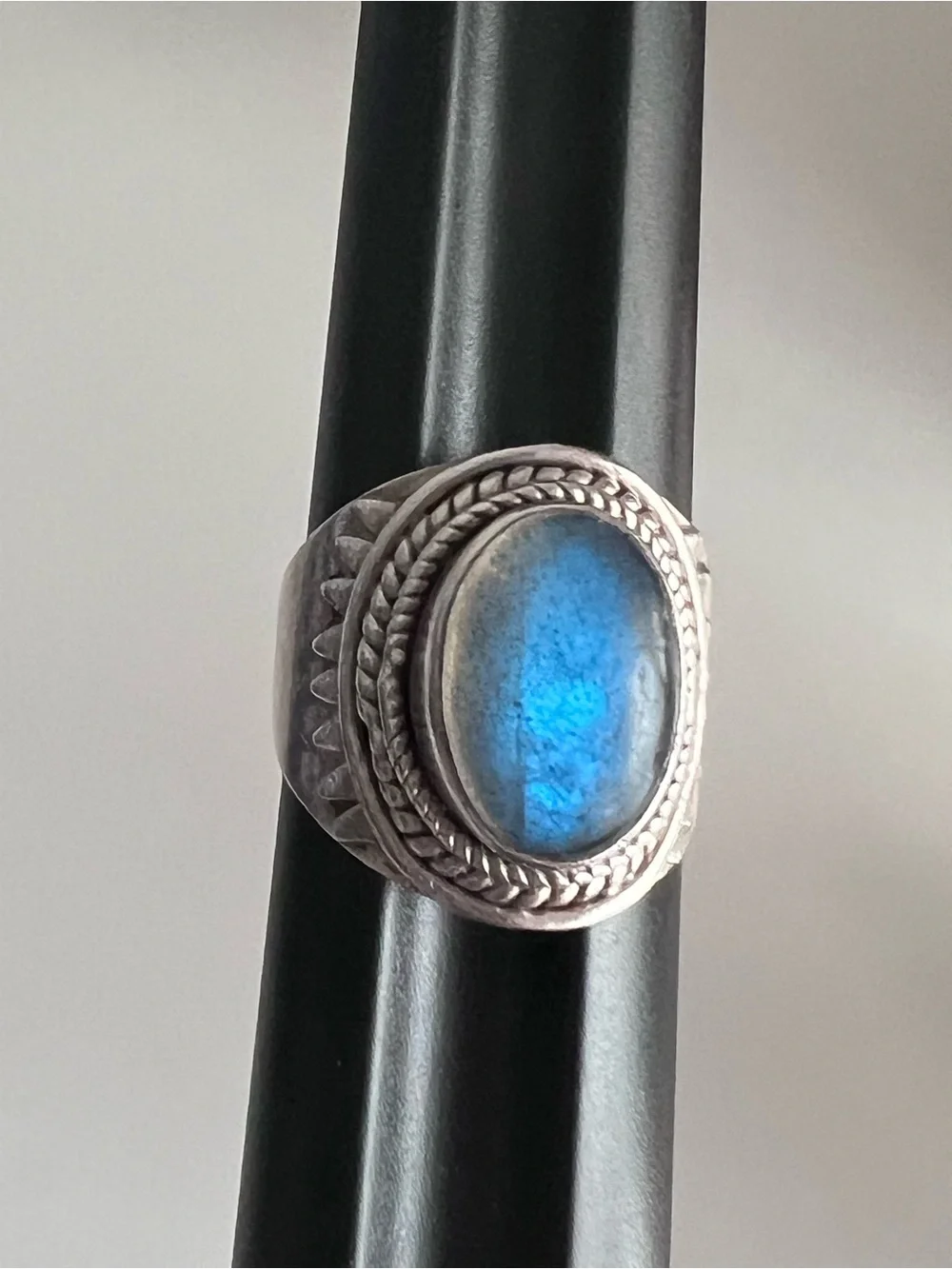 925 Sterling Silver Oval Labradorite Or Rainbow Moonstone Ring Size 8.75